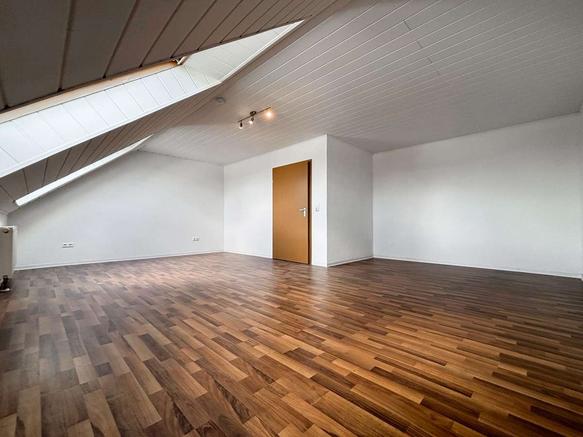 Rodenbach, Reiheneckhaus mit 6 ZKB, 2 Bäder, Gäste-WC, Terrasse, Carport - Foto 1